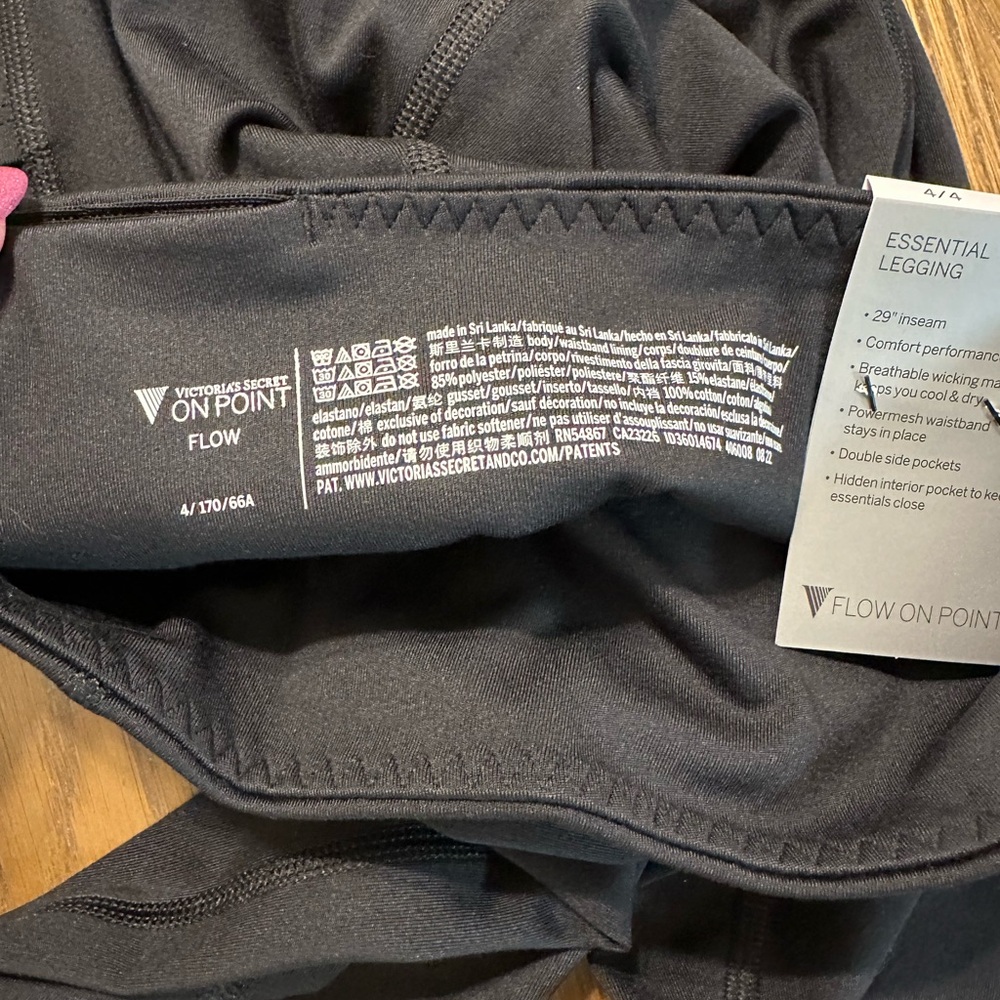Victorias Secret black leggings with side‎ pockets - Picture 4 of 4